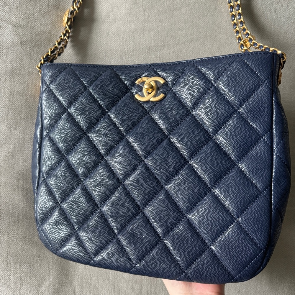 ⭐️CHANEL⭐️22A Twist Your Button Caviar Leather Hobo Shoulder Bag - Picture 3 of 16